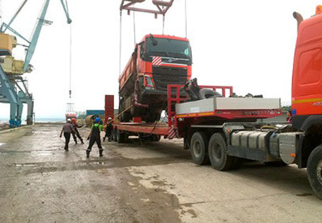 almazdortrance_kran_port_gruz